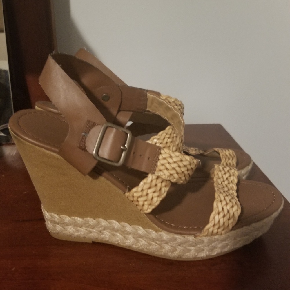 Tan wedges